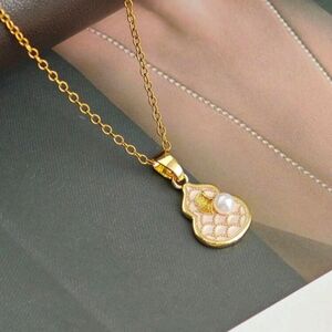 ✨New Elegant Gold and Pink Pendant Necklace Stainless Steel